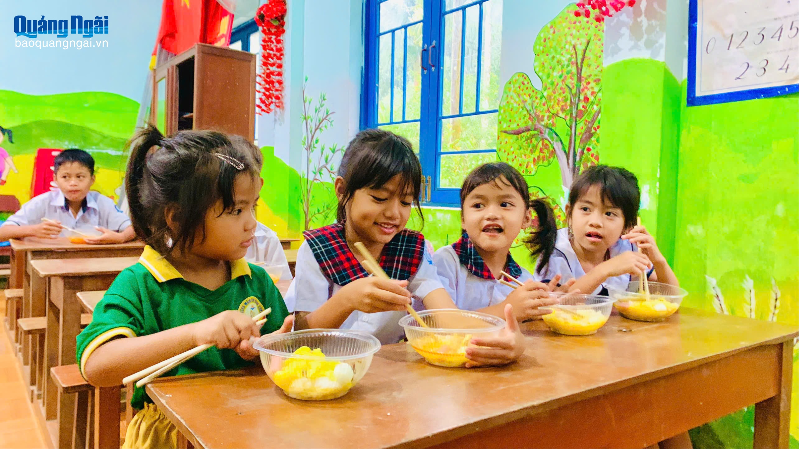 Ấm lòng học trò từ “Bữa sáng yêu thương