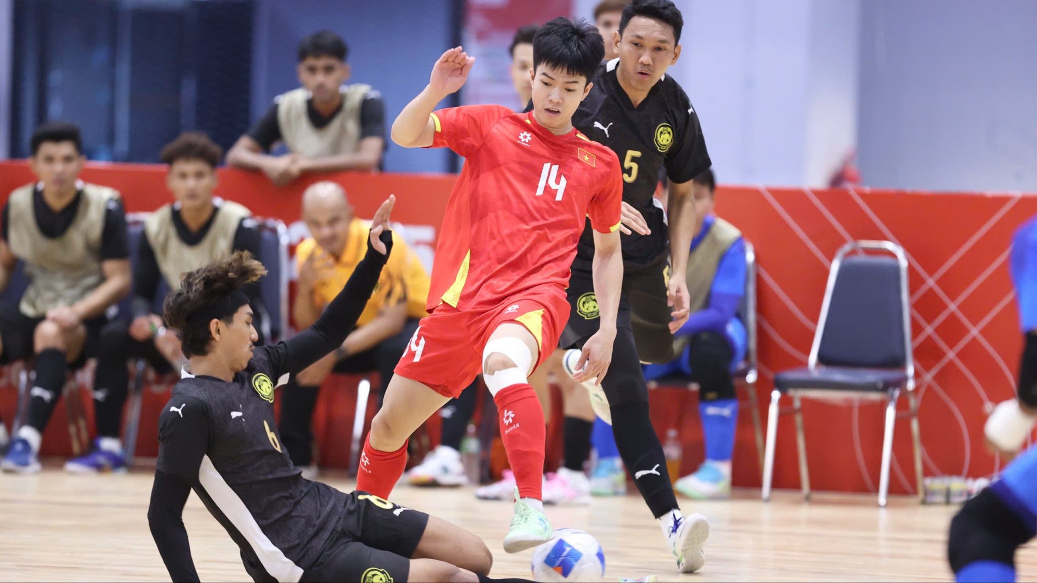 Đội tuyển futsal Việt Nam bất ngờ thua Malaysia tại SEA Games 33
