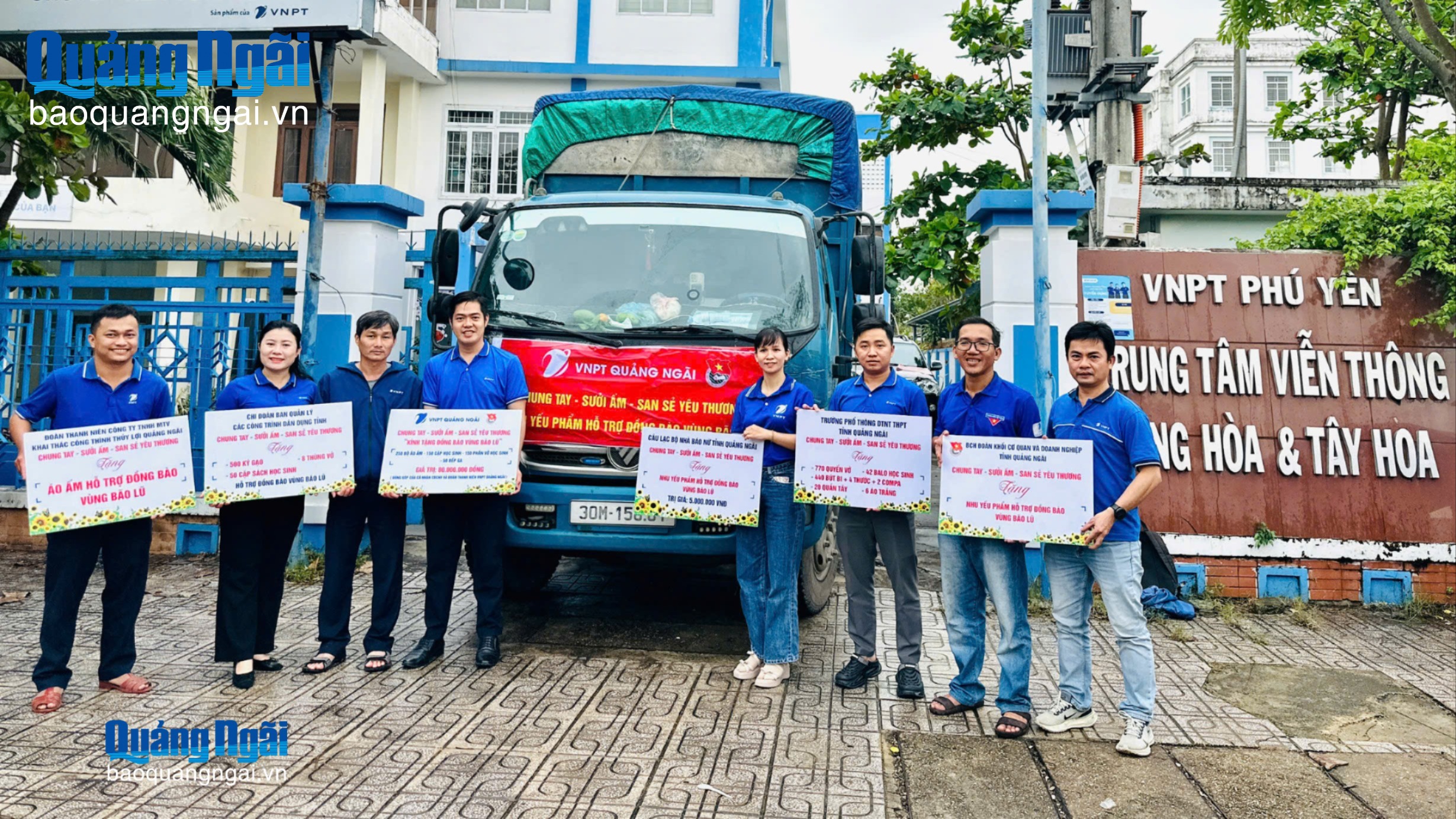 Trao gần 2.000 suất quà cho người dân vùng lũ Đắk Lắk