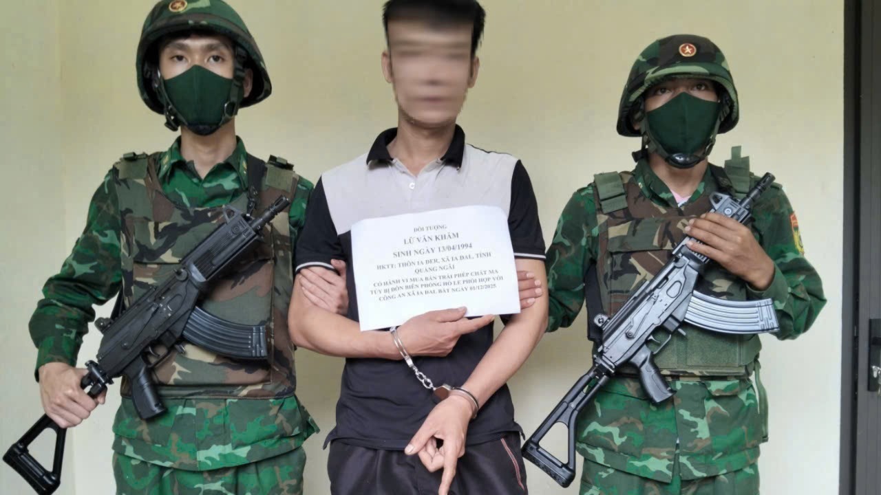 Bắt đối tượng tàng trữ trái phép chất ma túy tại xã Ia Đal