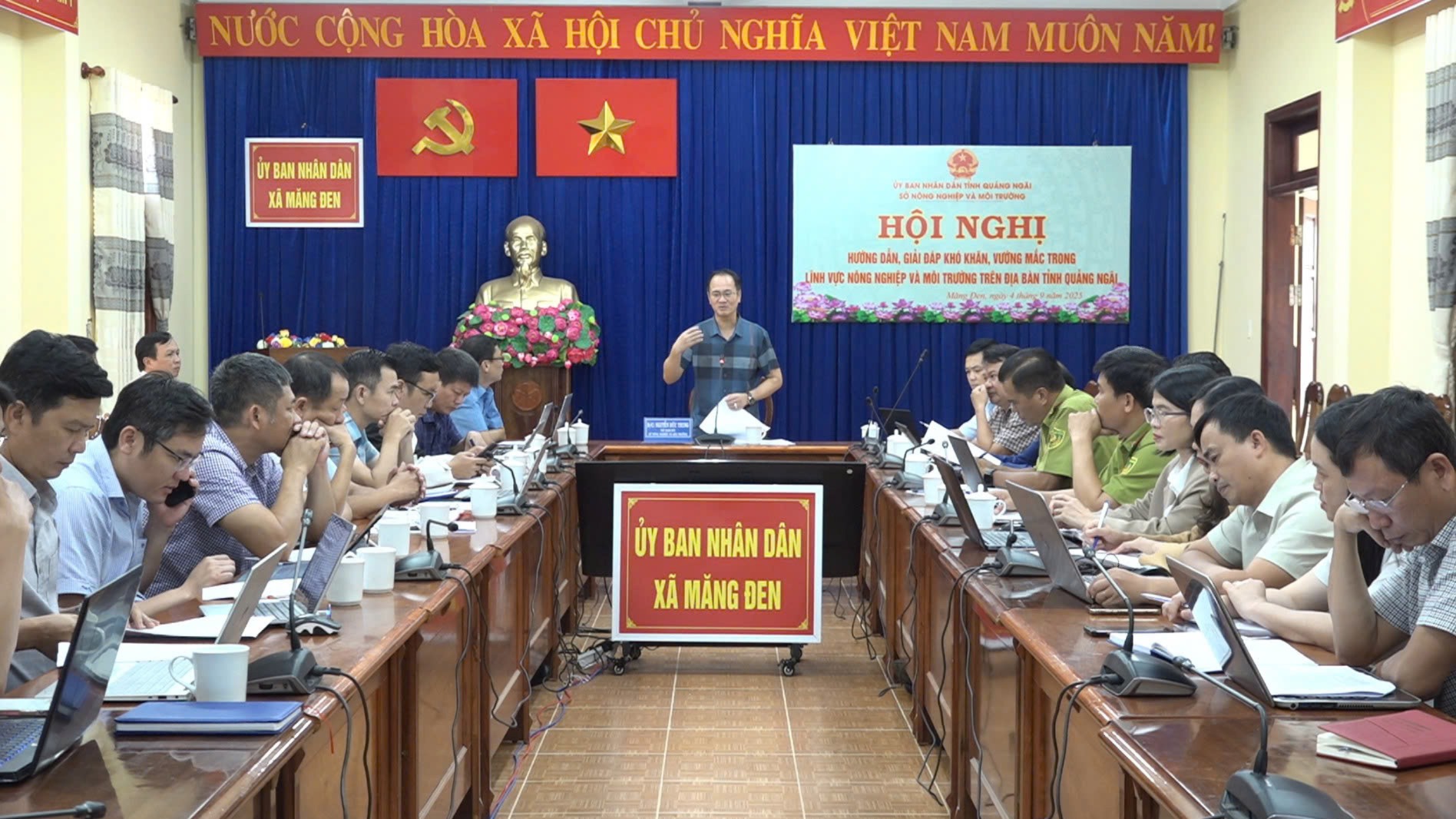 Giải quyết vướng mắc về đất đai và môi trường