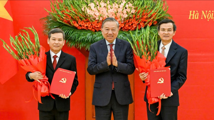 Bộ Chính trị công bố các quyết định về công tác cán bộ