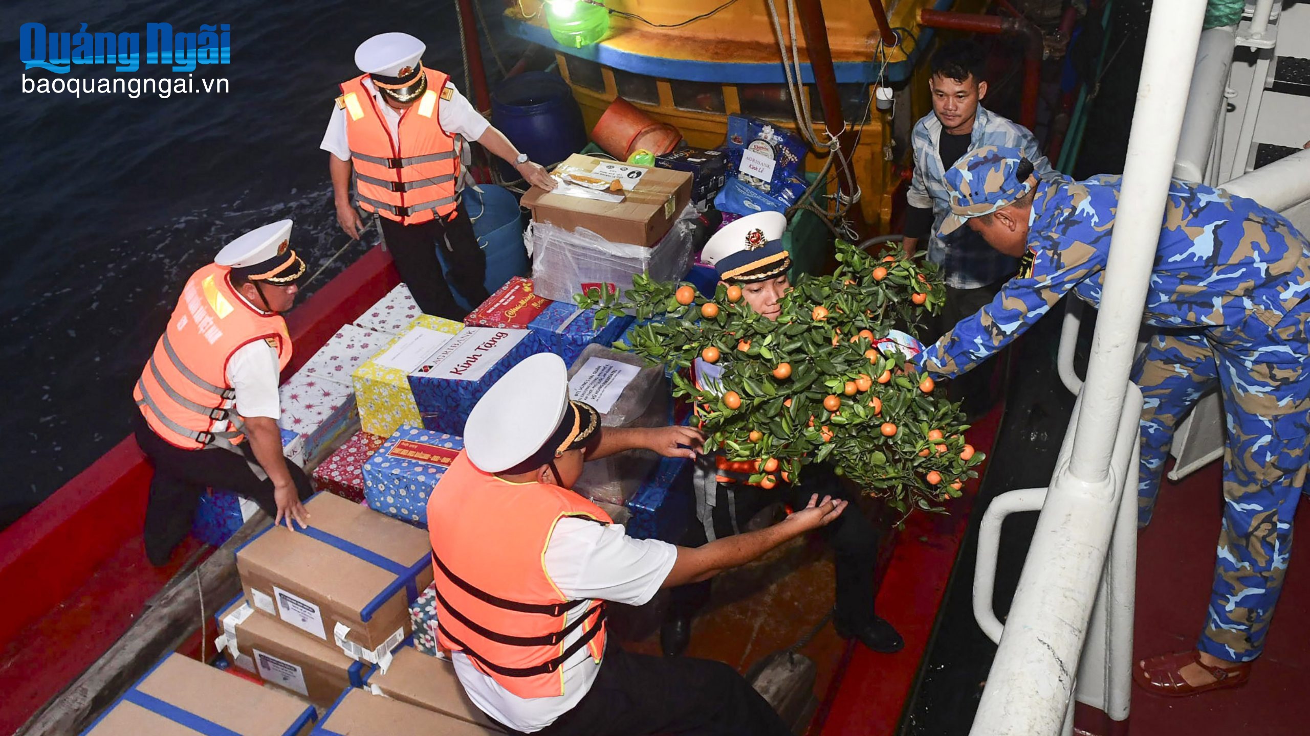 Mang Tết ra đảo