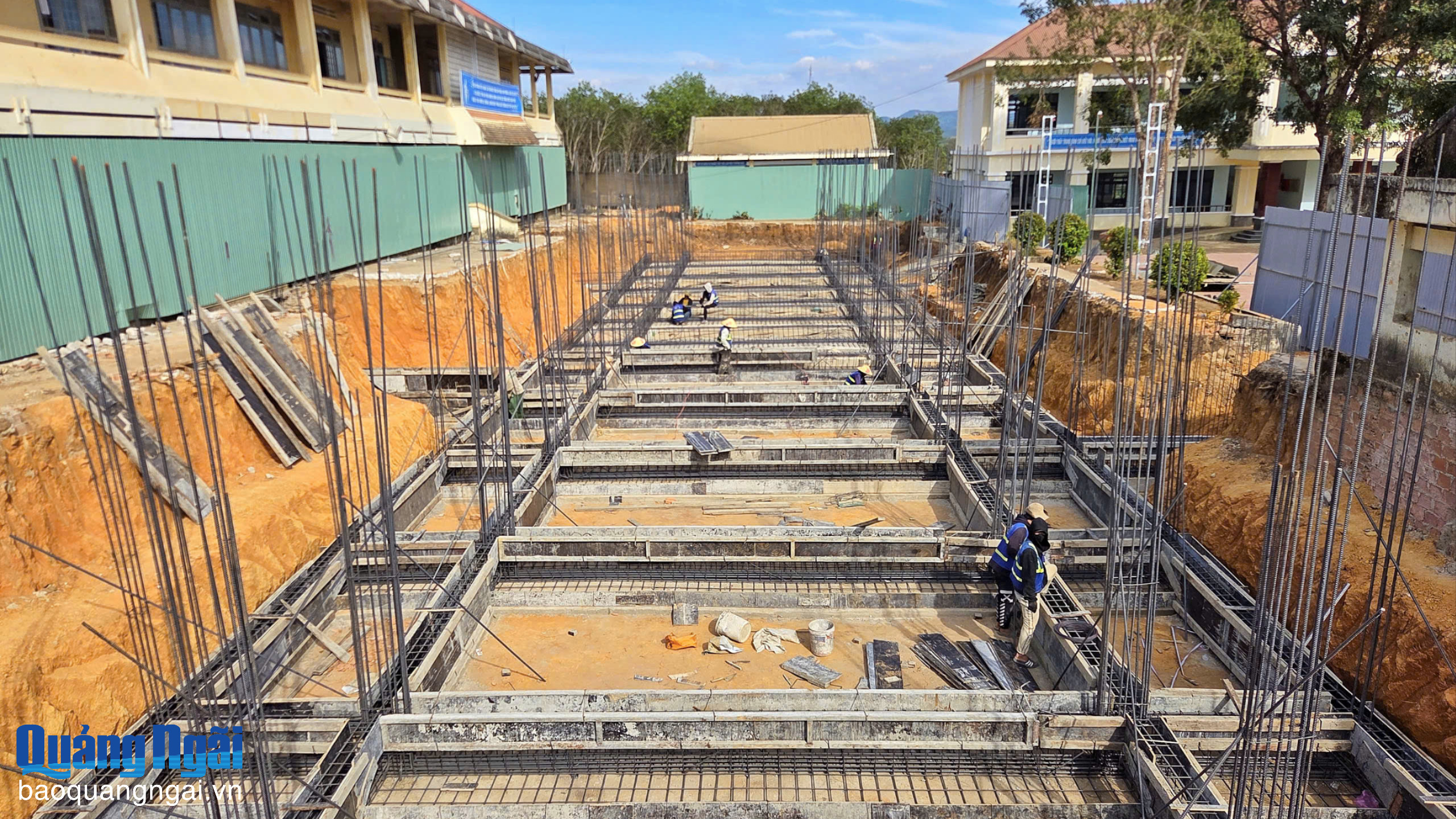 Nhộn nhịp trên công trường các trường nội trú liên cấp