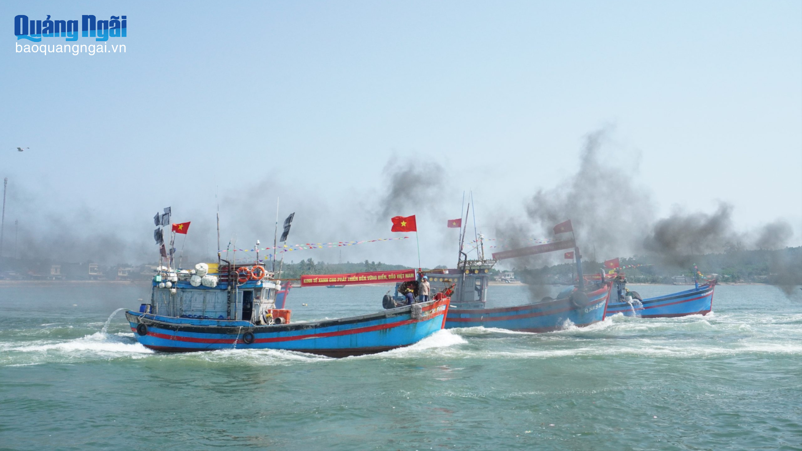 Rộn ràng làng biển đầu năm