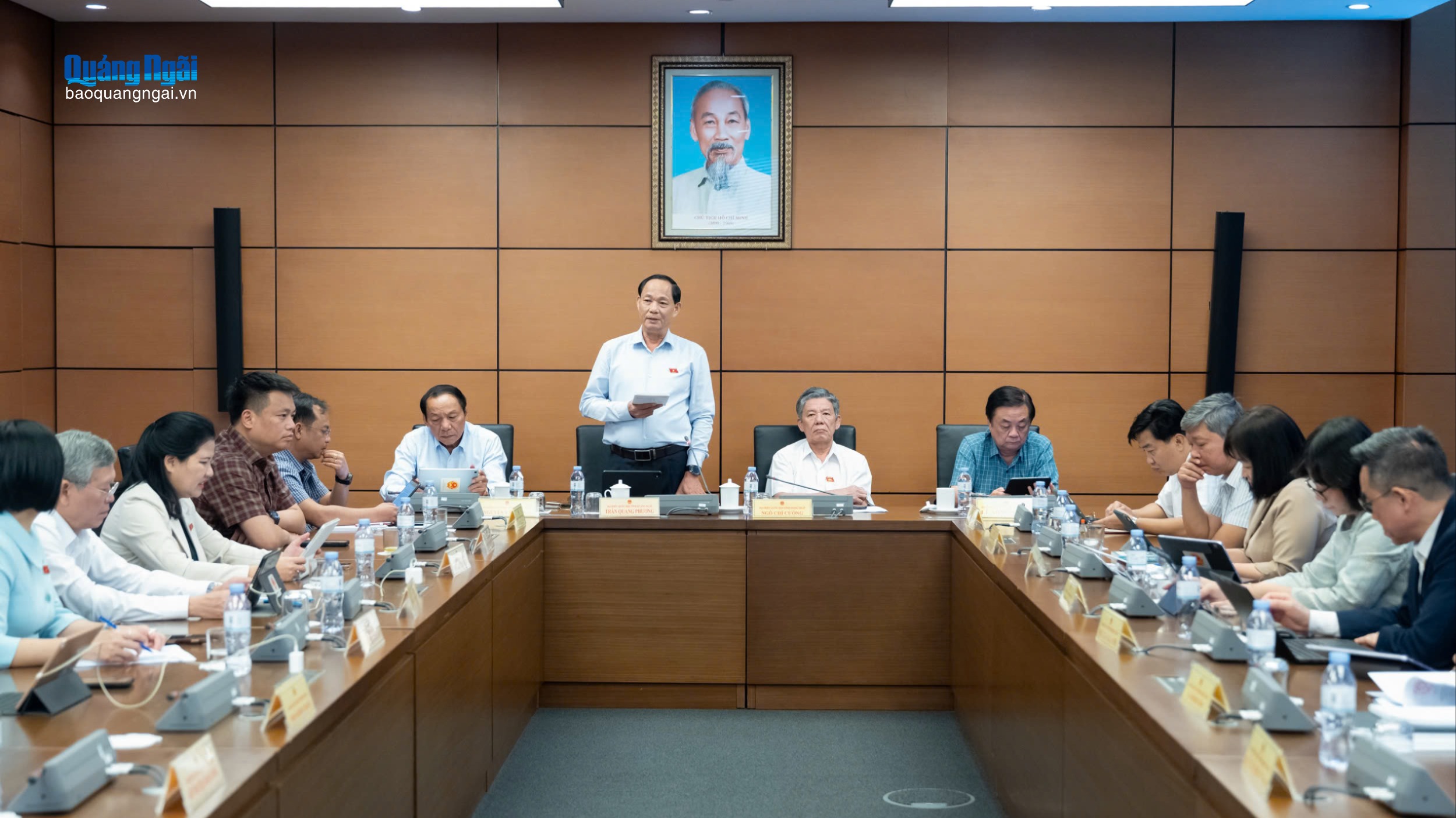 Đoàn đại biểu Quốc hội tỉnh Quảng Ngãi góp ý các dự án luật