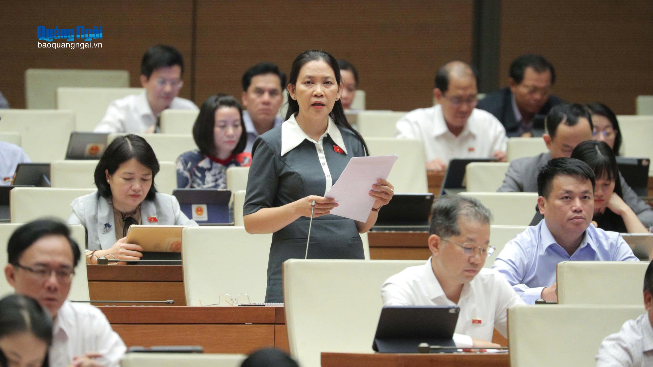 Đoàn đại biểu Quốc hội tỉnh thảo luận tình hình phát triển kinh tế, xã hội