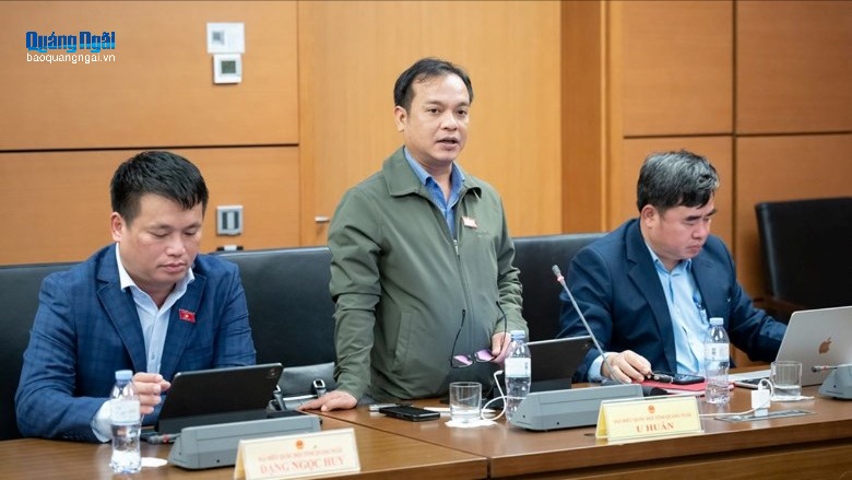 Đoàn đại biểu Quốc hội tỉnh góp ý dự thảo Văn kiện trình Đại hội XIV của Đảng