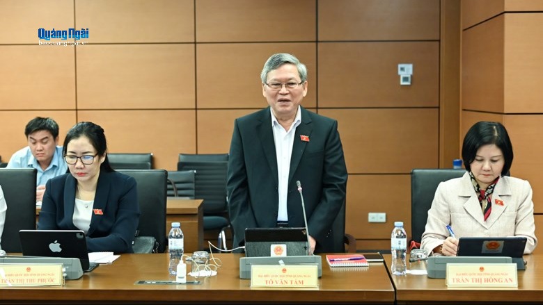 Đoàn đại biểu Quốc hội tỉnh góp ý các dự án luật