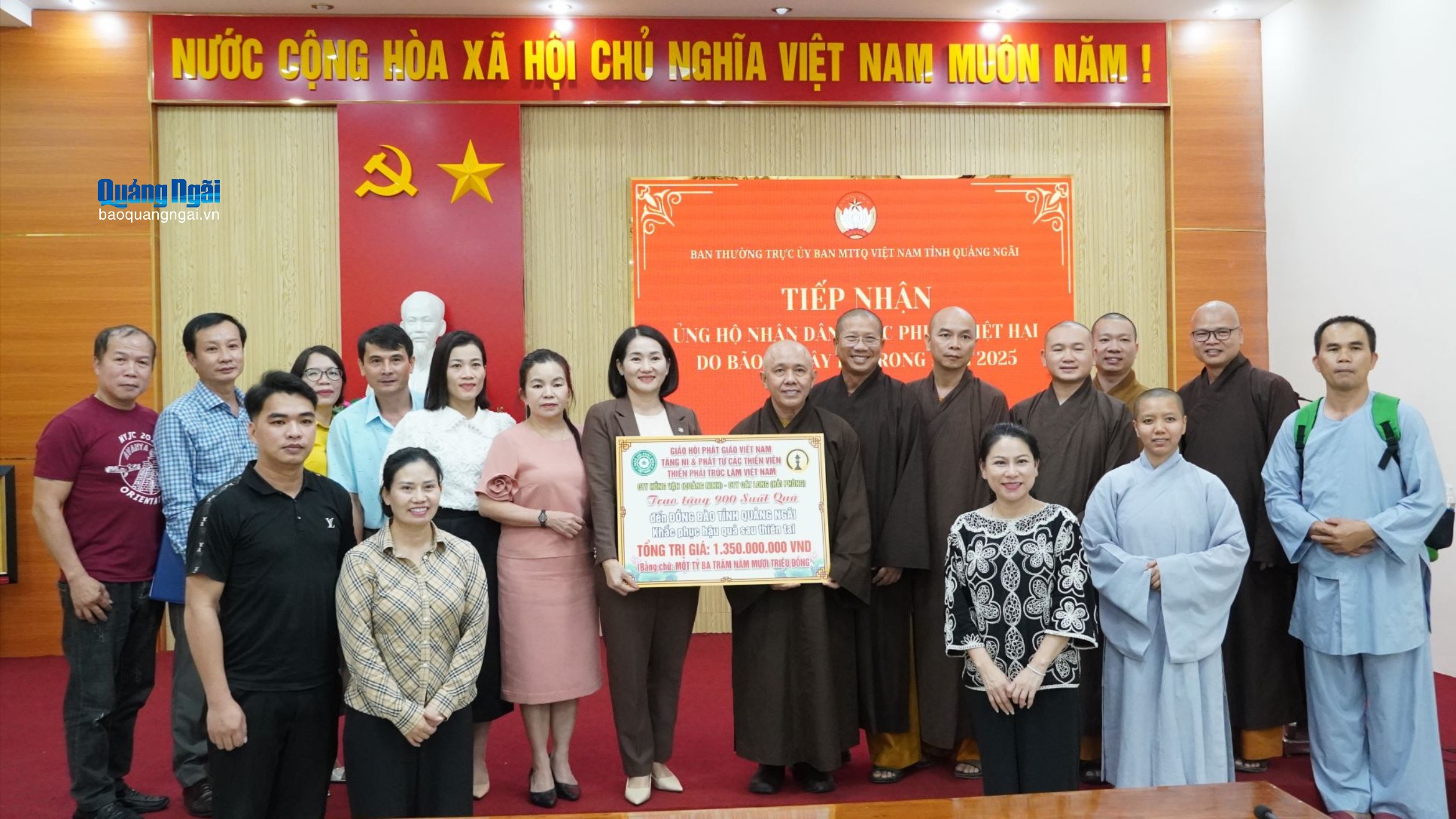 Trao tặng 900 suất quà cho người dân Quảng Ngãi bị ảnh hưởng thiên tai