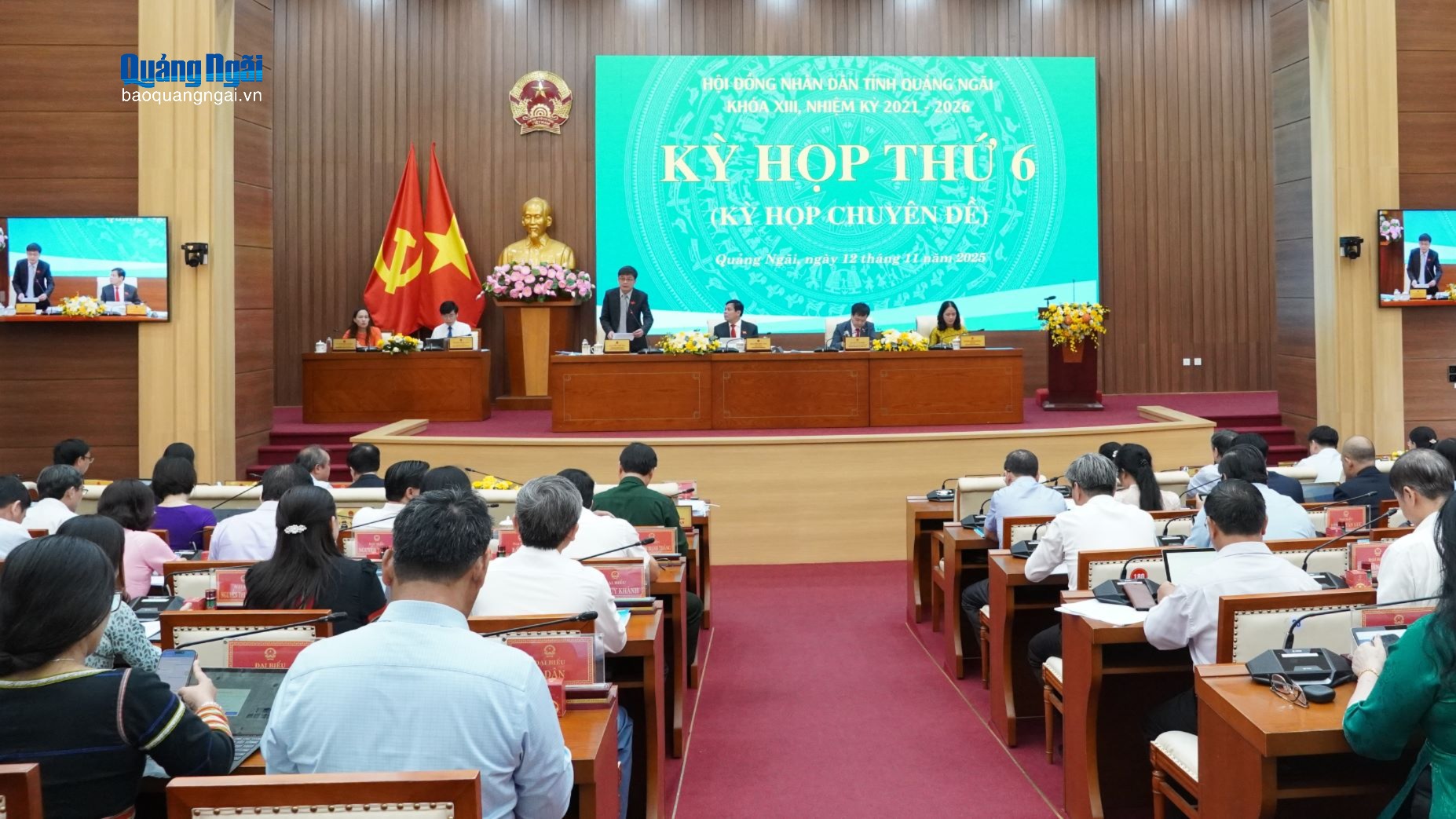 Hội đồng nhân dân tỉnh thảo luận, thông qua các nghị quyết quan trọng