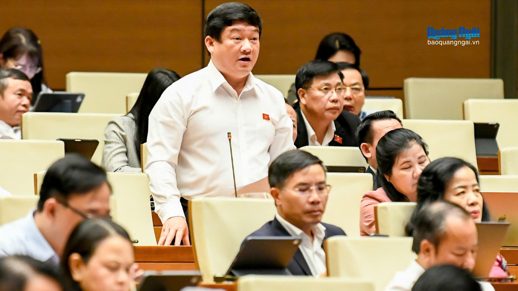 Đoàn đại biểu Quốc hội tỉnh góp ý dự án Luật Bảo hiểm tiền gửi (sửa đổi)