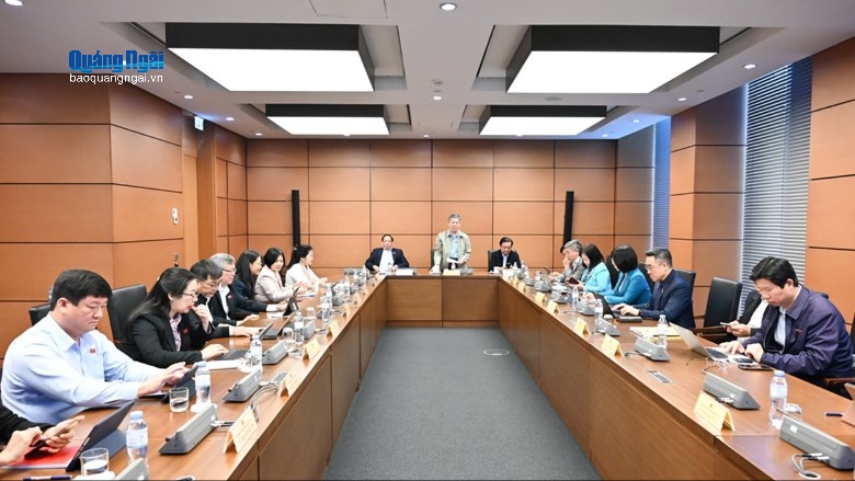 Đoàn đại biểu Quốc hội tỉnh thảo luận, góp ý dự án Luật Trí tuệ nhân tạo