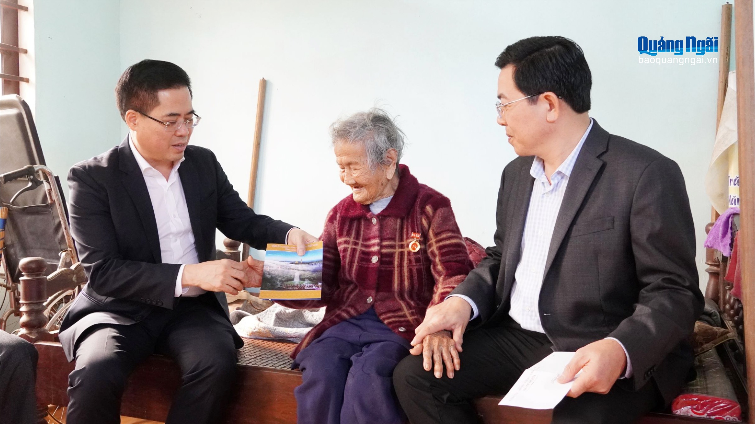 Chủ tịch UBND tỉnh Nguyễn Hoàng Giang thăm, chúc Tết người có công với cách mạng