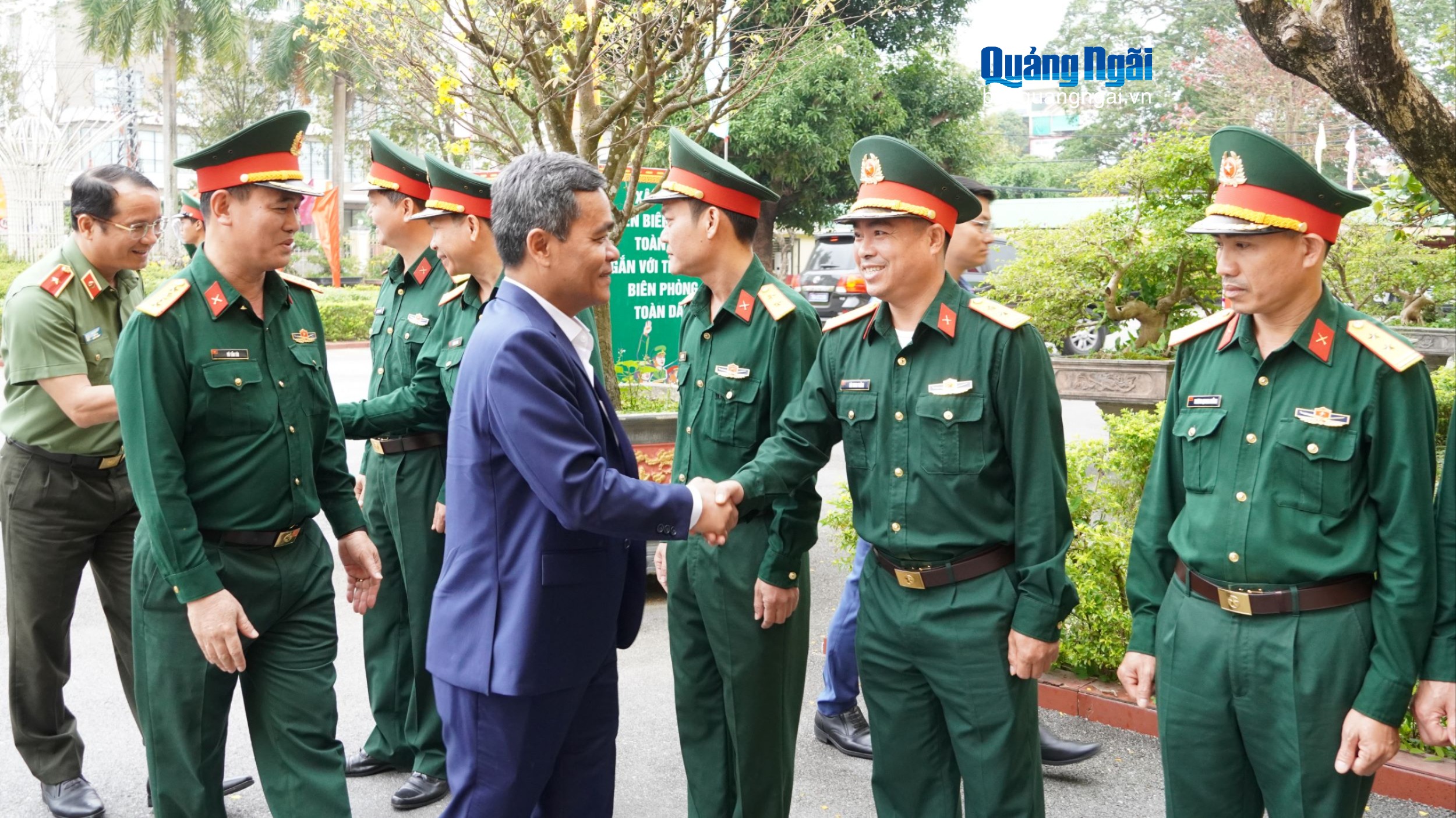 Bí thư Tỉnh ủy Hồ Văn Niên thăm, chúc Tết các đơn vị làm nhiệm vụ trong dịp Tết