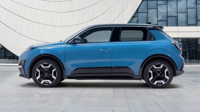 Mẫu hatchback nhỏ nhất của Nissan tái xuất với diện mạo hoàn toàn mới