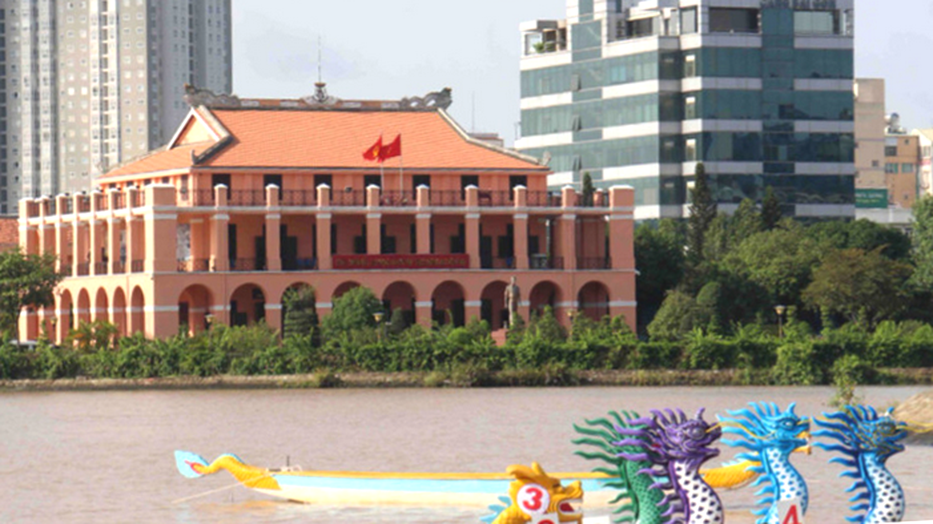 Từ bến Nhà Rồng, tên Người sáng mãi