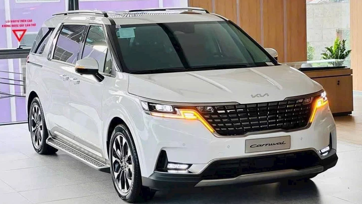 Kia Carnival giảm giá tới 210 triệu đồng, xe bán tốt vẫn có bản khó tiêu thụ