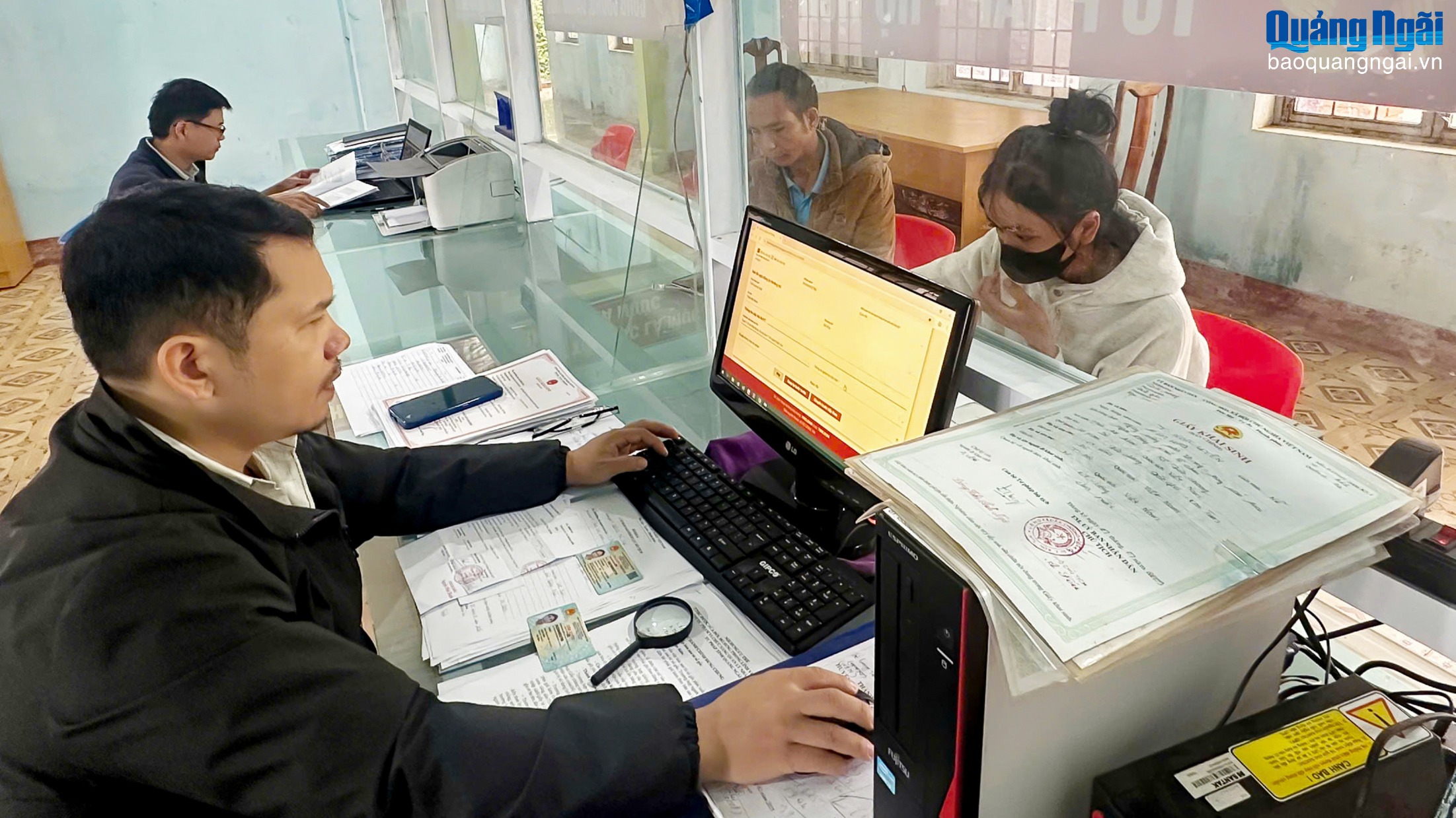 Khắc phục khó khăn để phục vụ người dân tốt hơn