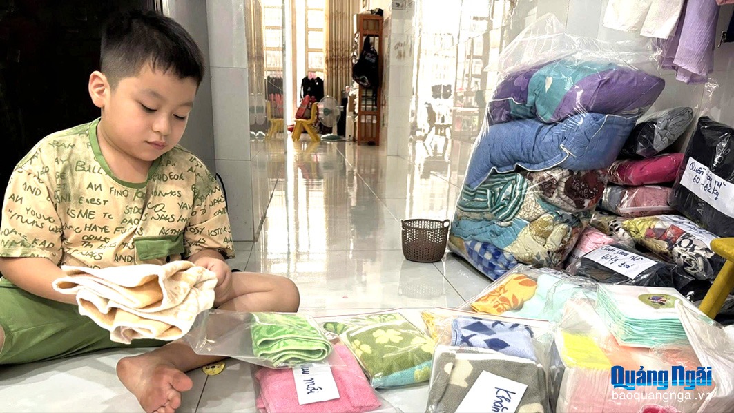 Cả nhà dọn tủ