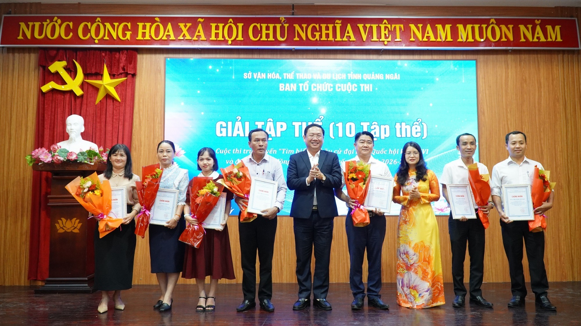 Trao giải Cuộc thi trực tuyến tìm hiểu về bầu cử