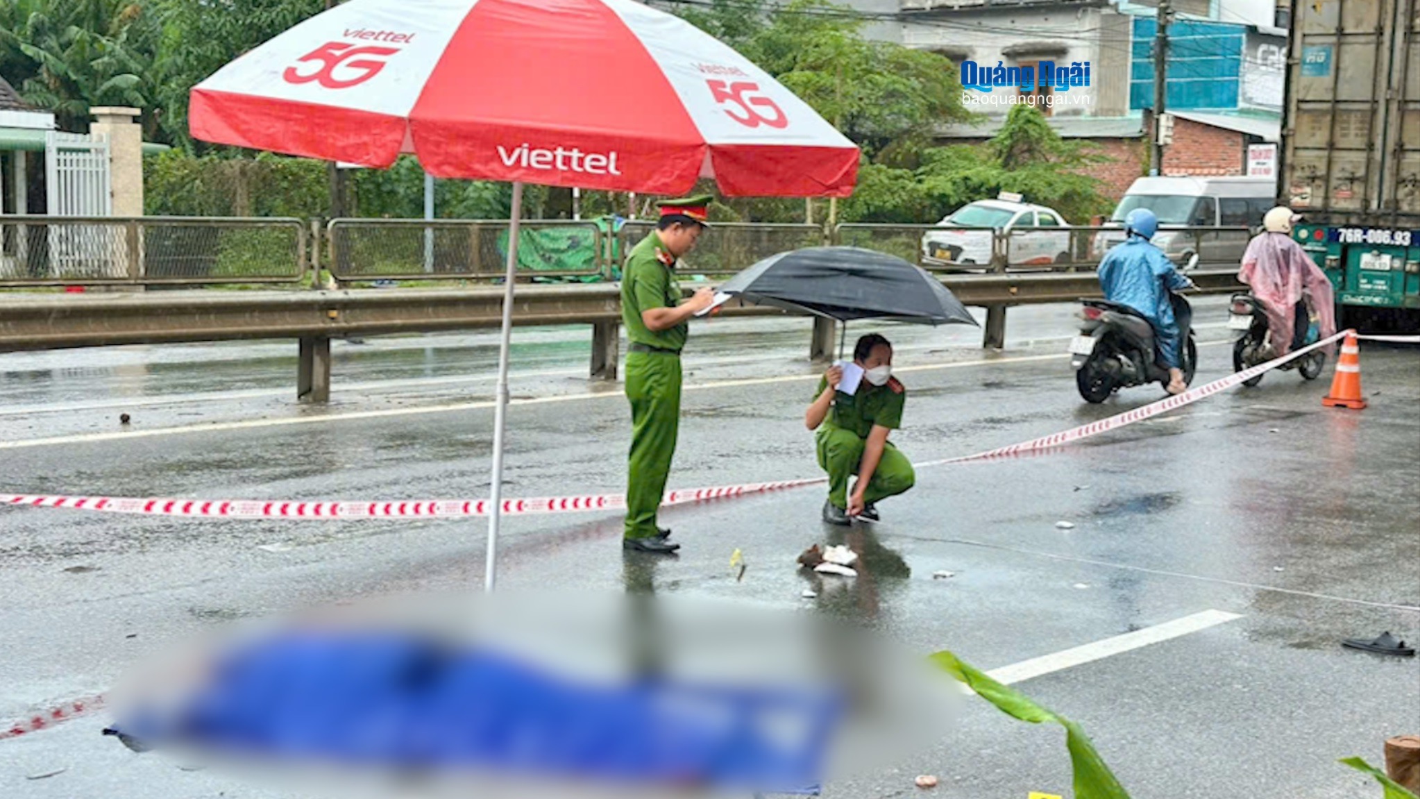 Xe máy va chạm xe thu gom rác, một người tử vong