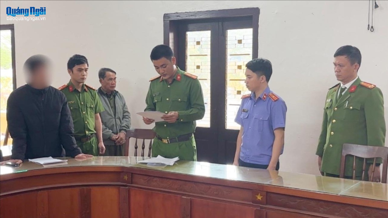 Bắt chủ quán karaoke Venus