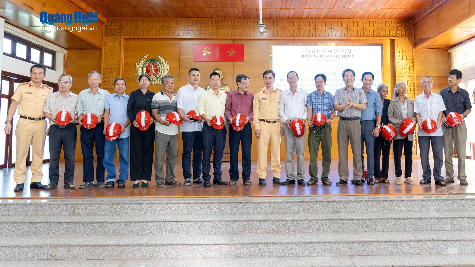 Tuyên truyền và tập huấn công tác bảo đảm an toàn giao thông đường bộ năm 2025