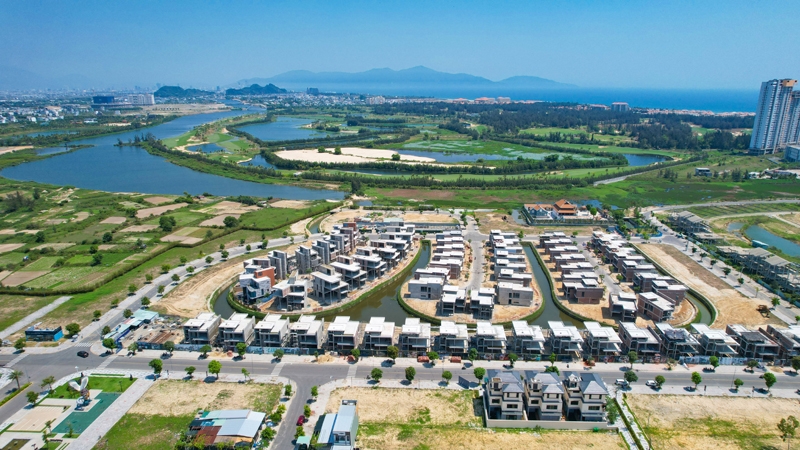 Khu biệt thự phía nam Đà Nẵng Regal Victoria đã cất nóc toàn dự án