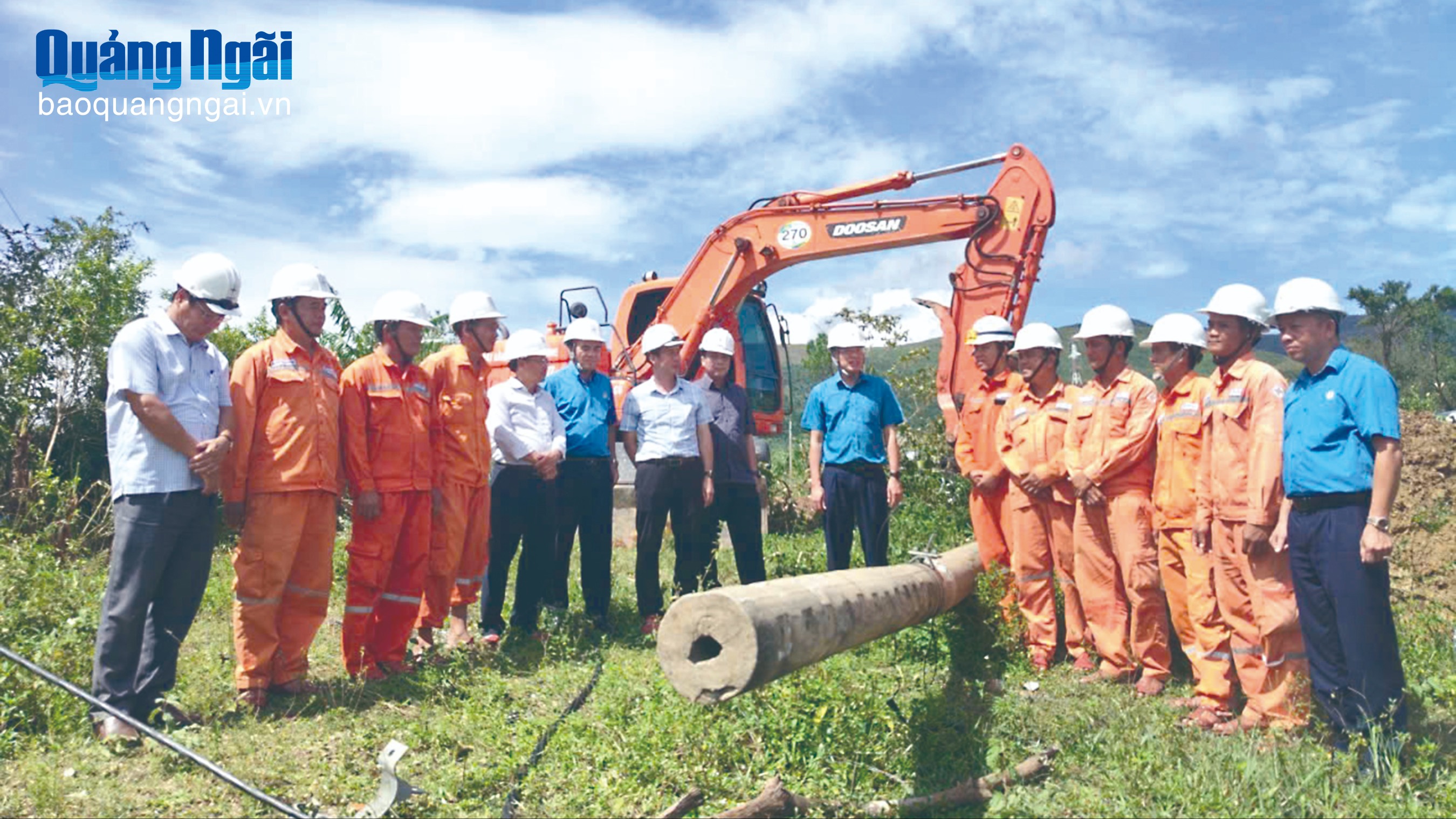 Xung kích hỗ trợ khắc phục sự cố lưới điện sau bão lũ