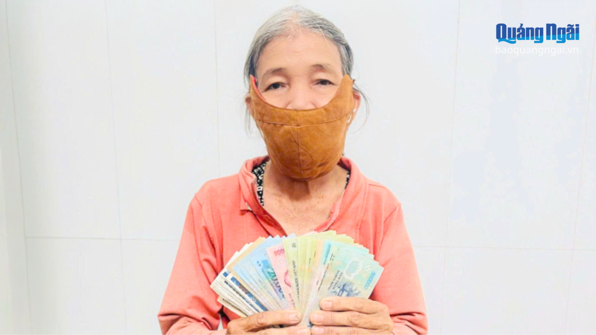 Nhặt được hơn 7 triệu đồng, nữ điều dưỡng trả lại người bệnh