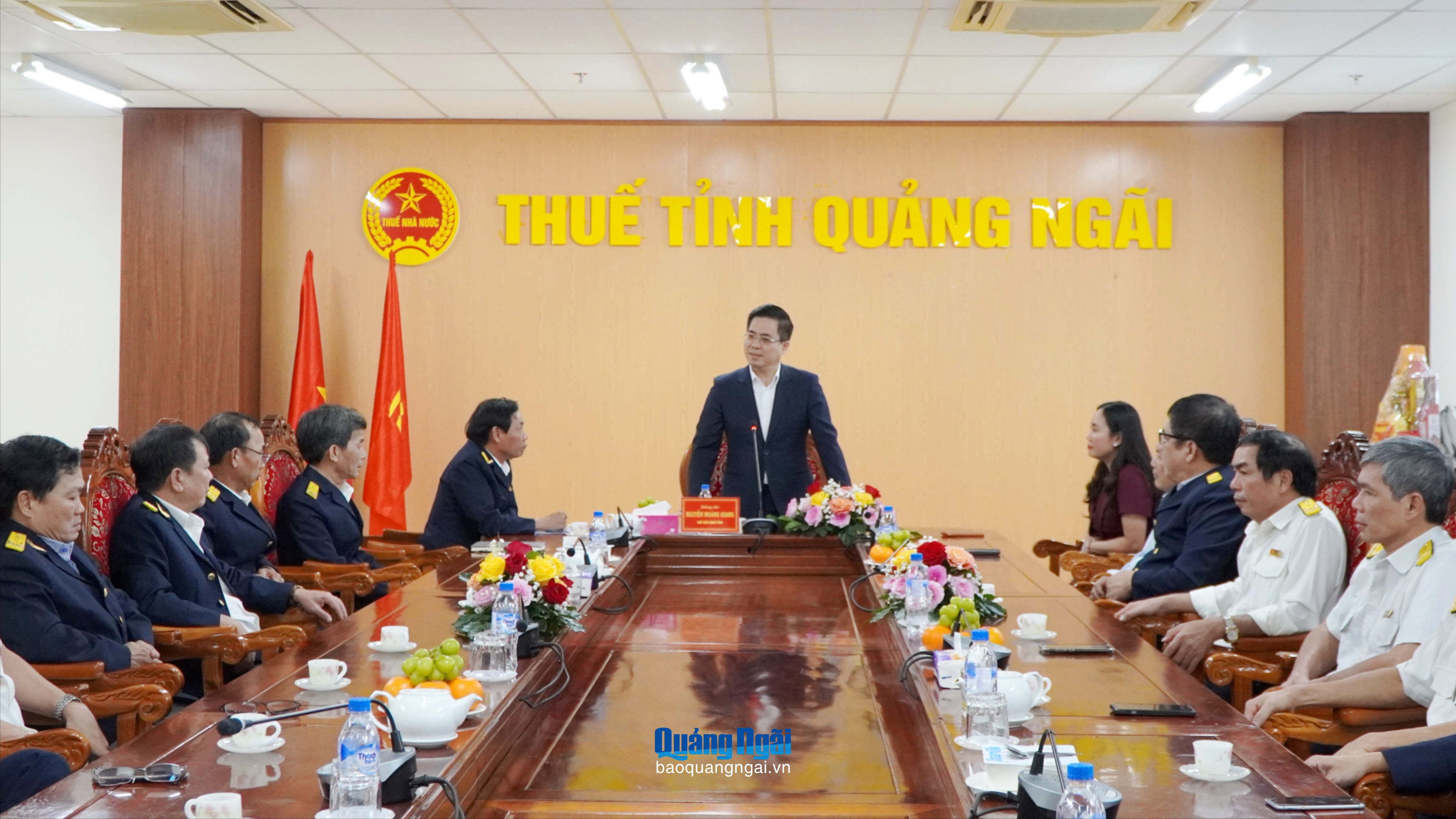 Chủ tịch UBND tỉnh Nguyễn Hoàng Giang thăm, động viên các đơn vị khóa sổ quyết toán năm 2025