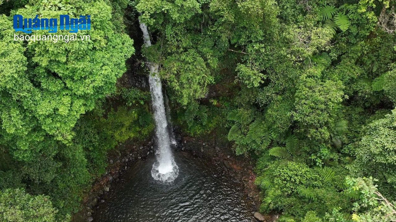 Phát hiện 2 thác nước mới tại xã Kon Plông