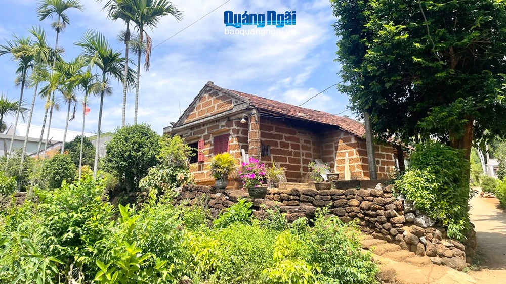 Độc đáo kiến trúc xây dựng bằng đá ong