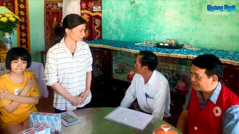 Quỹ Thiện Tâm hỗ trợ 30 triệu đồng cho gia đình chị Lê Thị Thiện