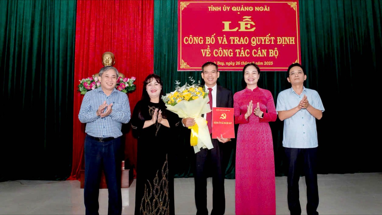 Công bố quyết định nhân sự tại Đảng ủy xã Ngọk Bay