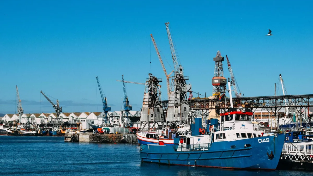 Giá cước vận tải biển toàn cầu giảm mạnh