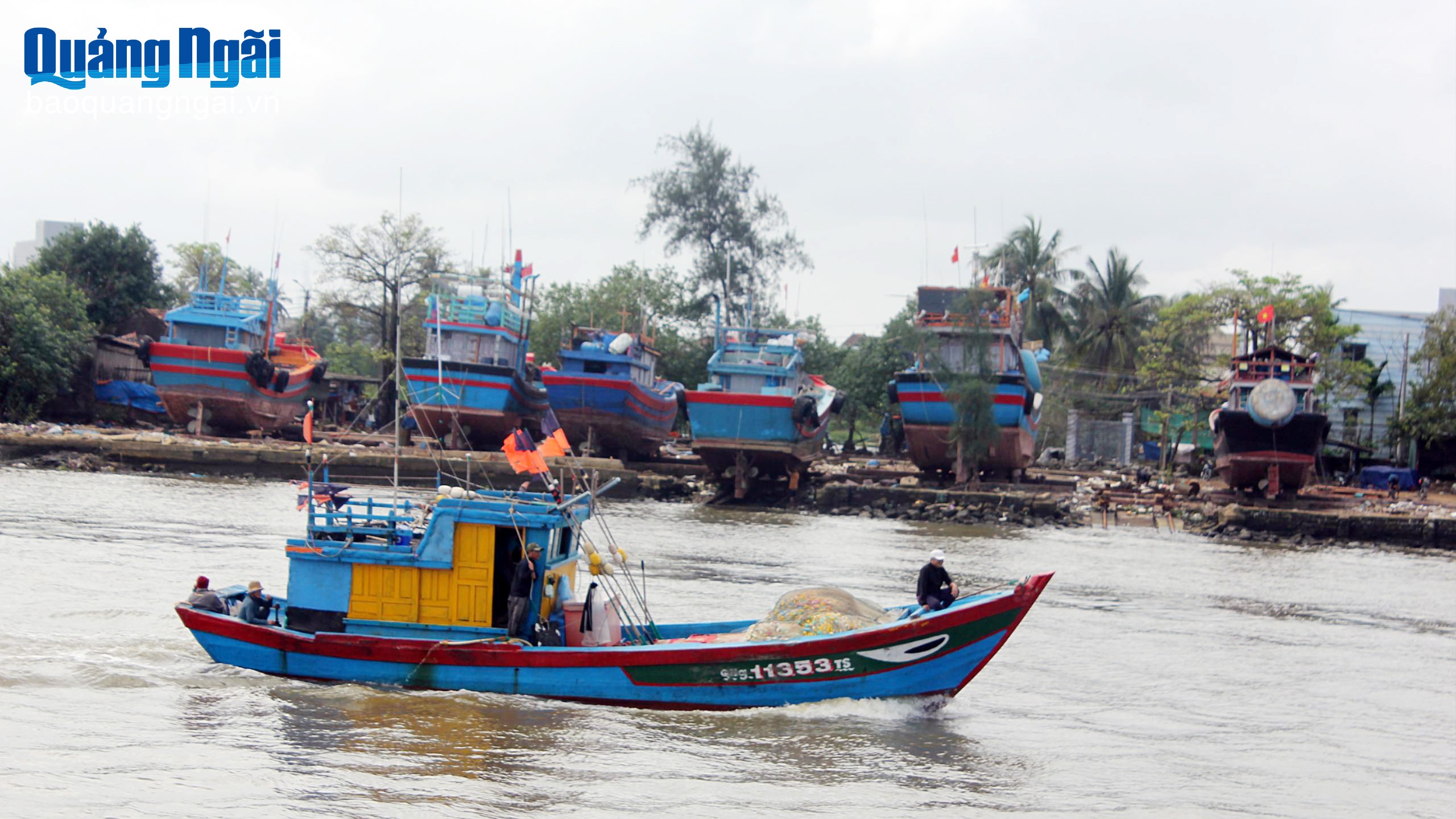 Mưu sinh nơi đầu sóng