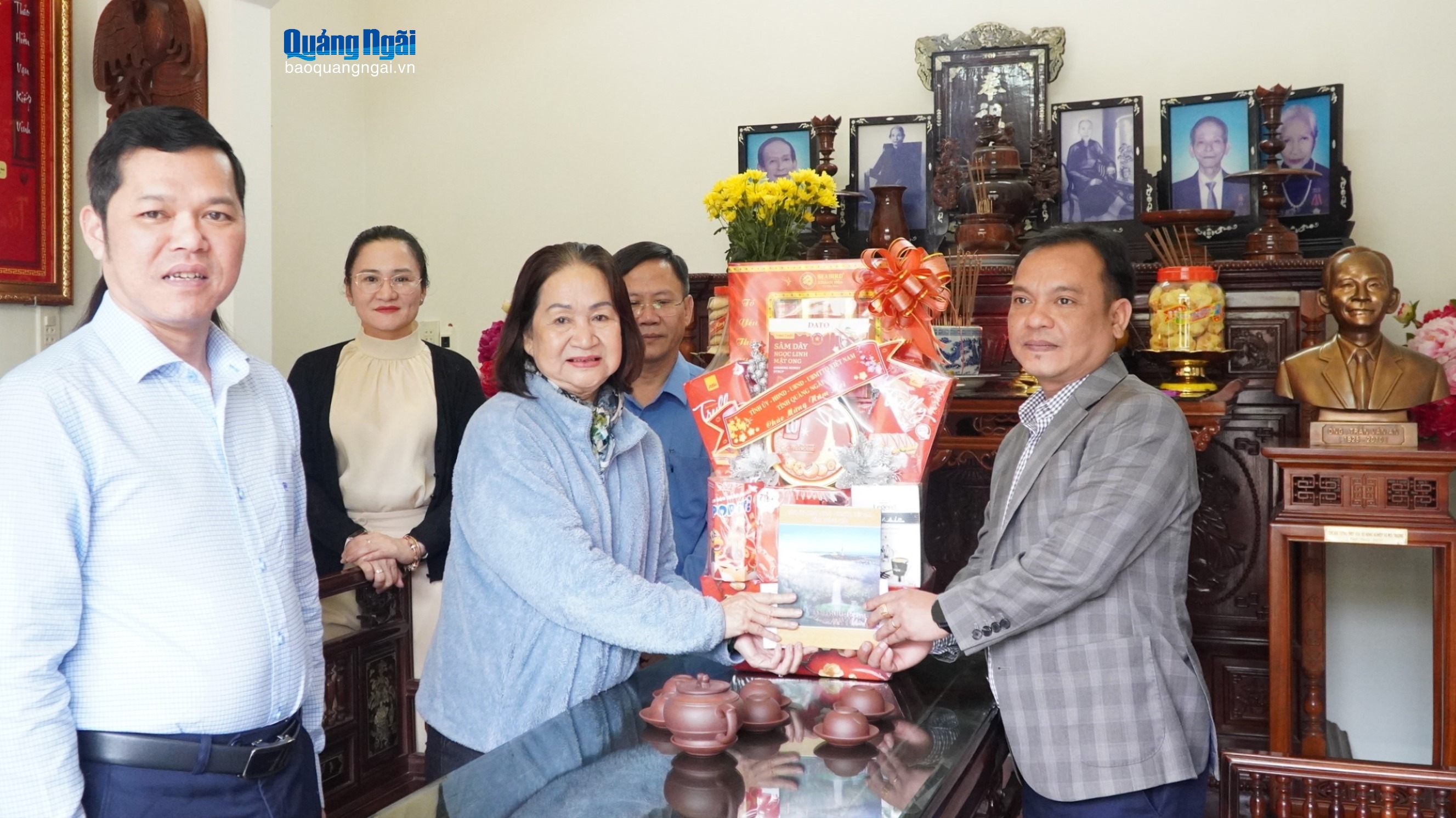 Đồng chí U Huấn thăm, chúc Tết gia đình nguyên Bí thư Tỉnh ủy Quảng Ngãi