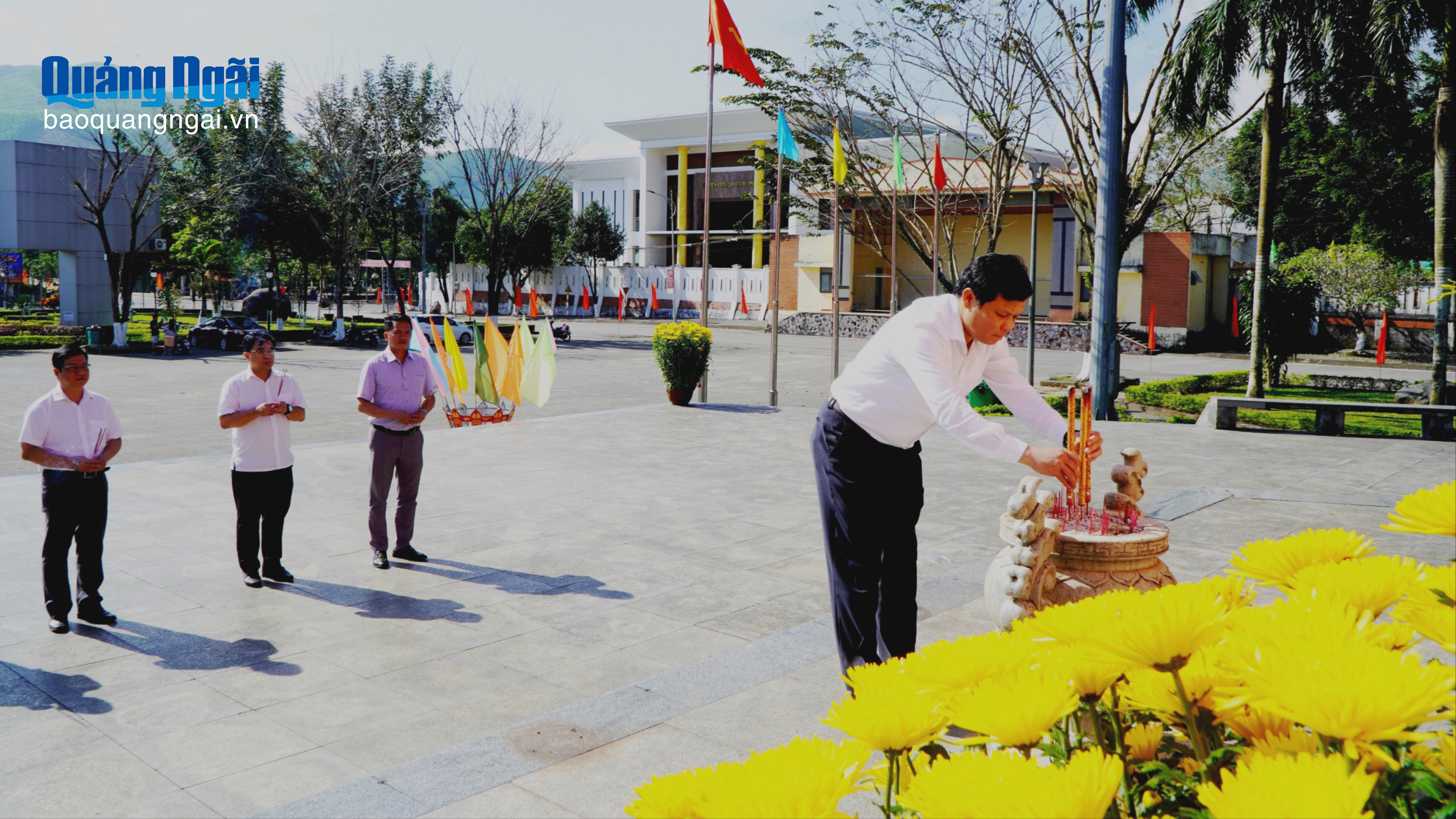 Đồng chí Nguyễn Đức Tuy dâng hương Di tích Chiến thắng Đình Cương, Tượng đài Khởi nghĩa Ba Tơ