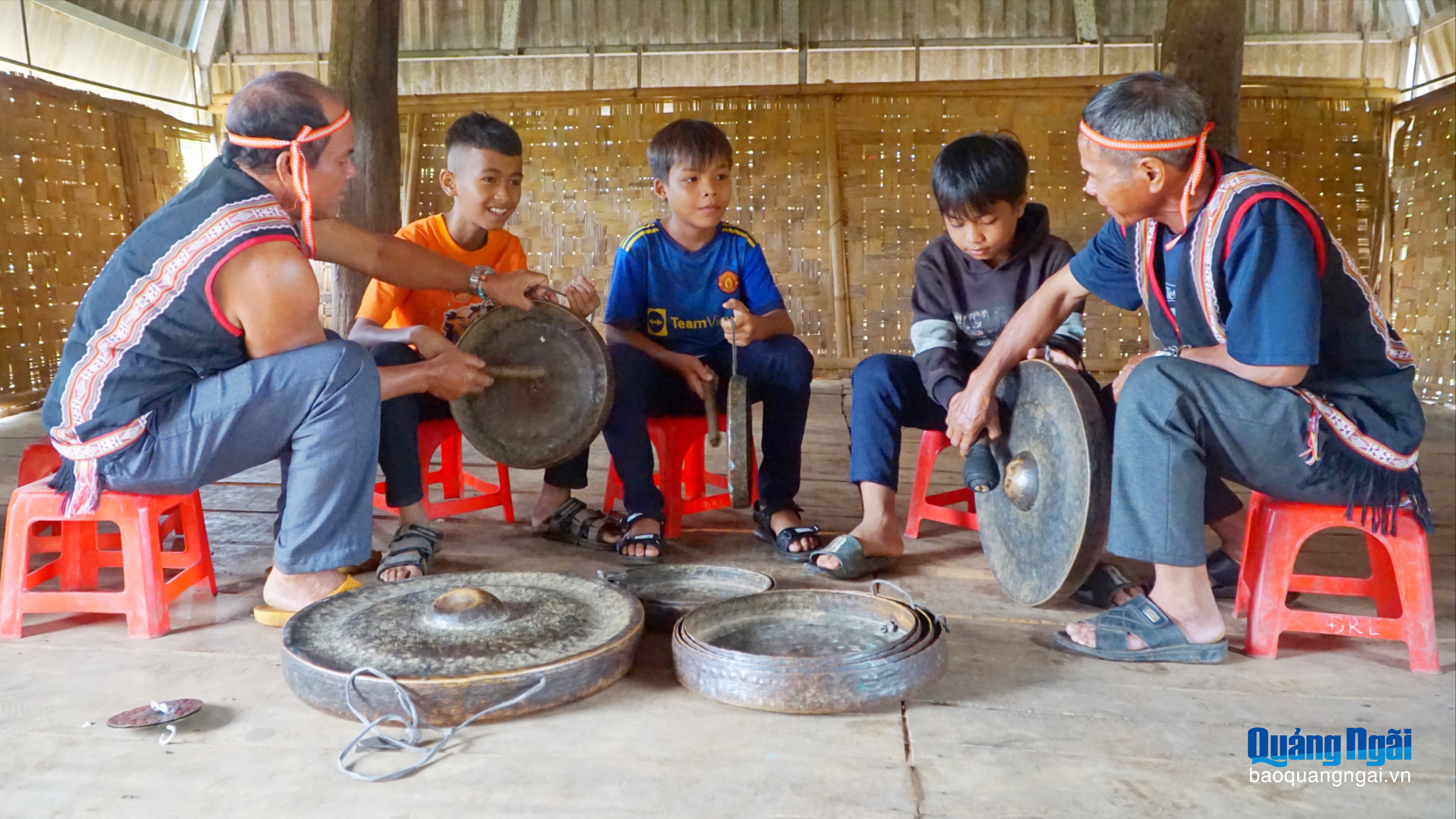 Giữ cho nhịp cồng chiêng vang xa