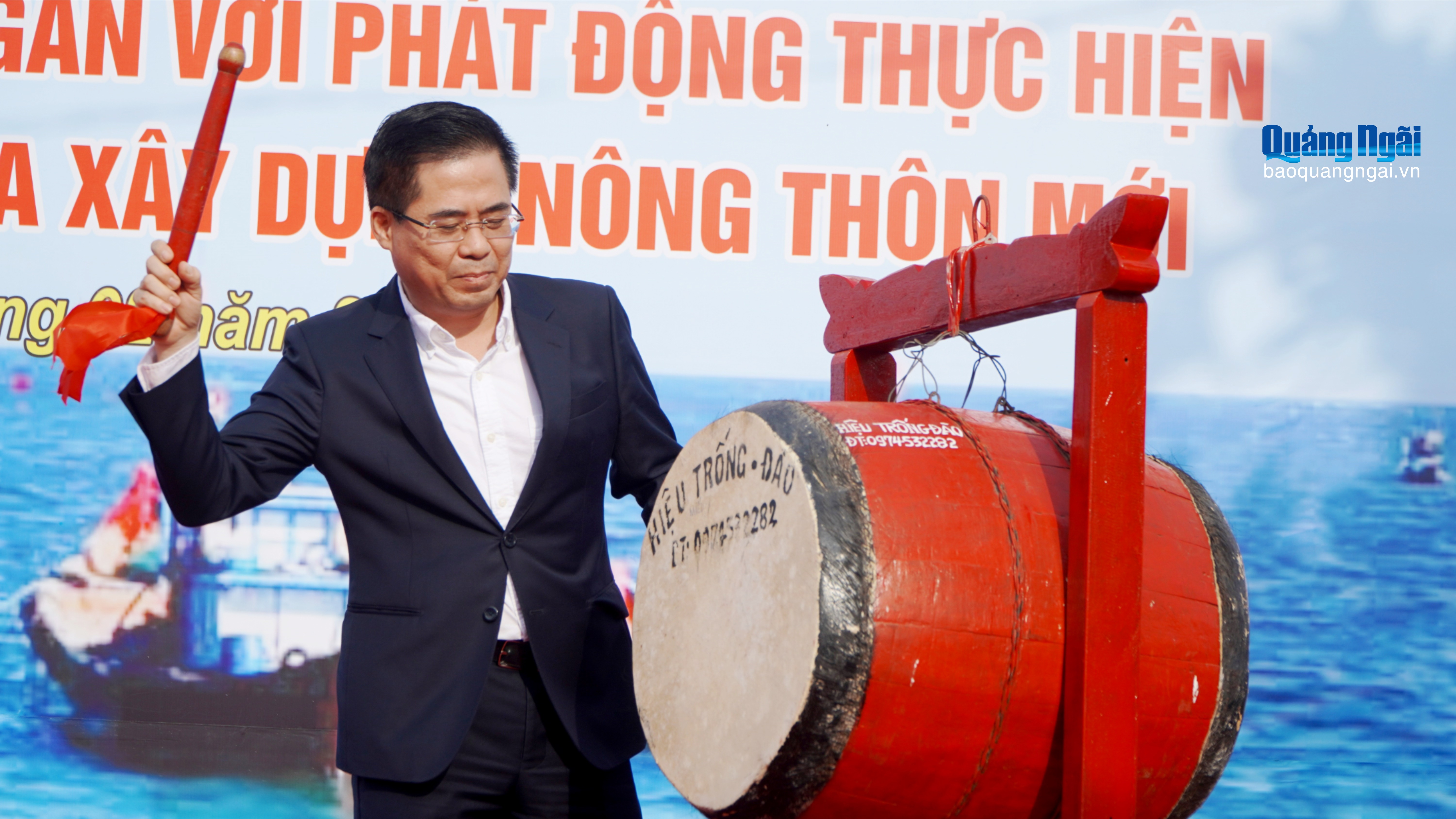 Chủ tịch UBND tỉnh Nguyễn Hoàng Giang dự Lễ ra quân khai thác hải sản đầu xuân tại xã Vạn Tường