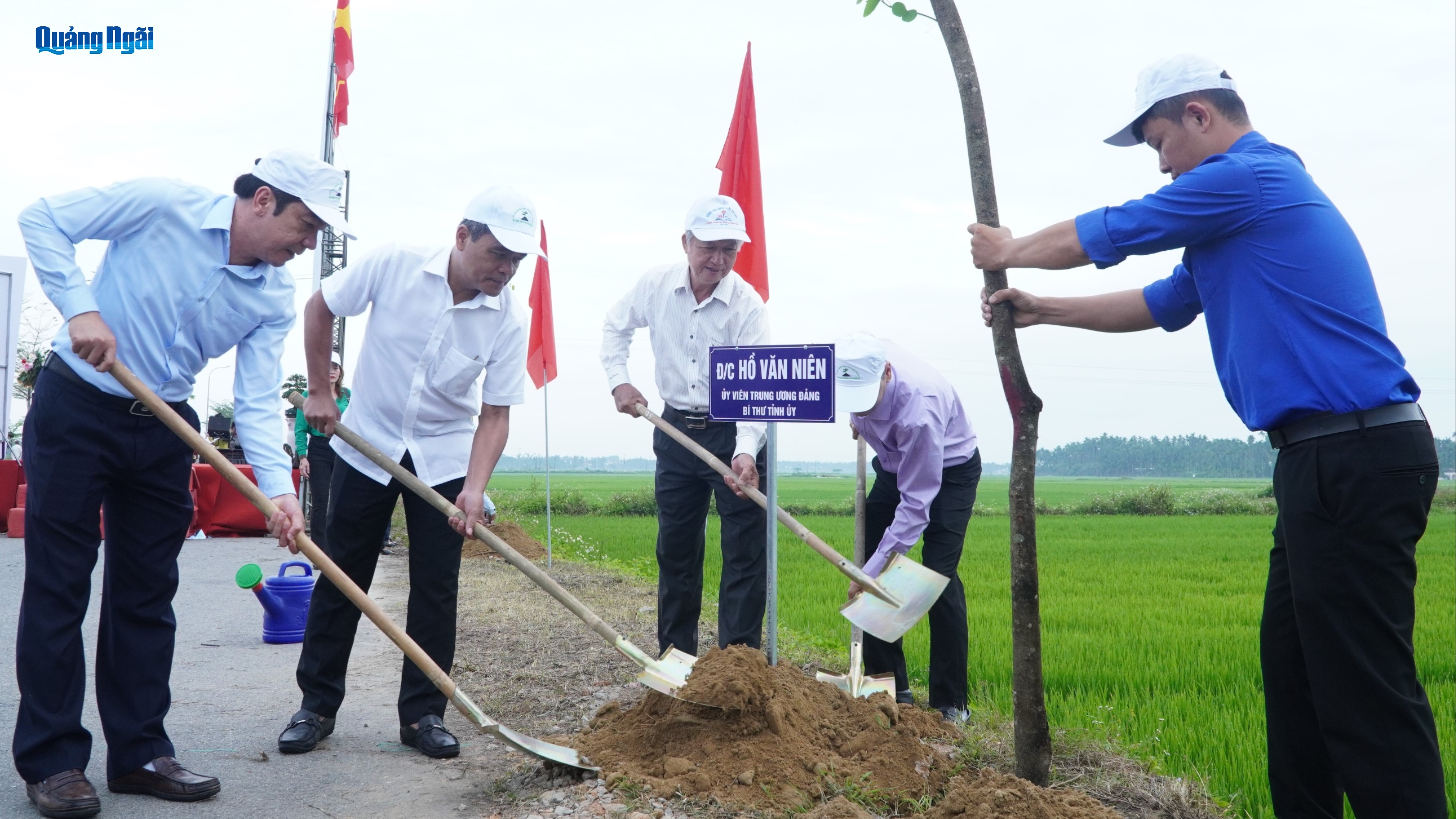 Bí thư Tỉnh ủy Hồ Văn Niên dự lễ phát động Tết trồng cây tại xã Nghĩa Hành