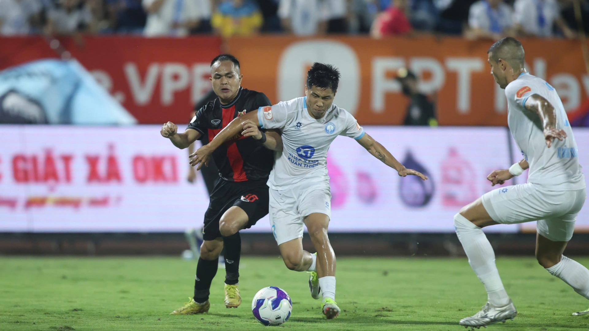 V-League 2025 - 2026: Kịch tính ở hai đầu bảng xếp hạng