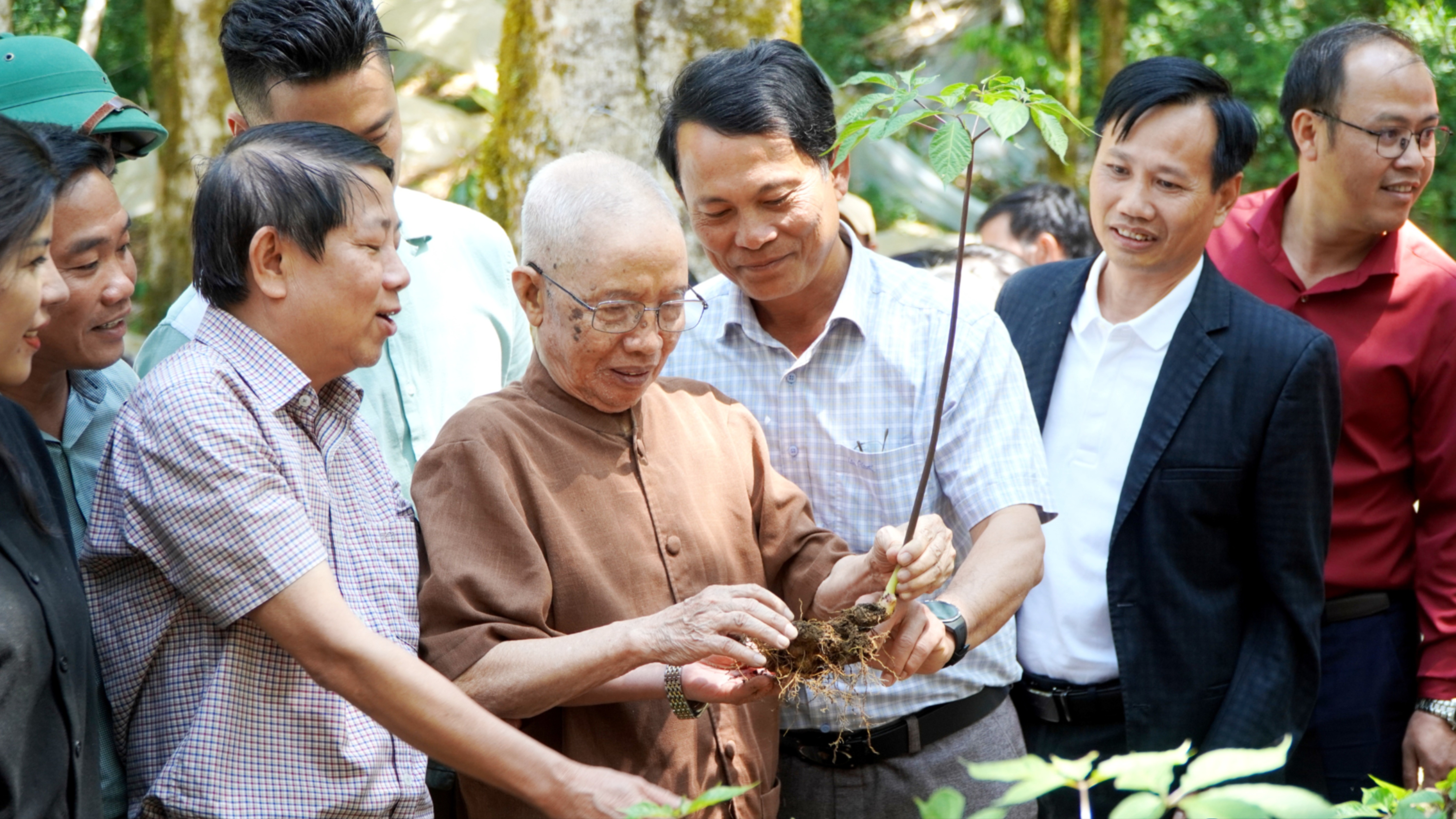 Hỗ trợ thanh niên khởi nghiệp trên đỉnh Ngọc Linh