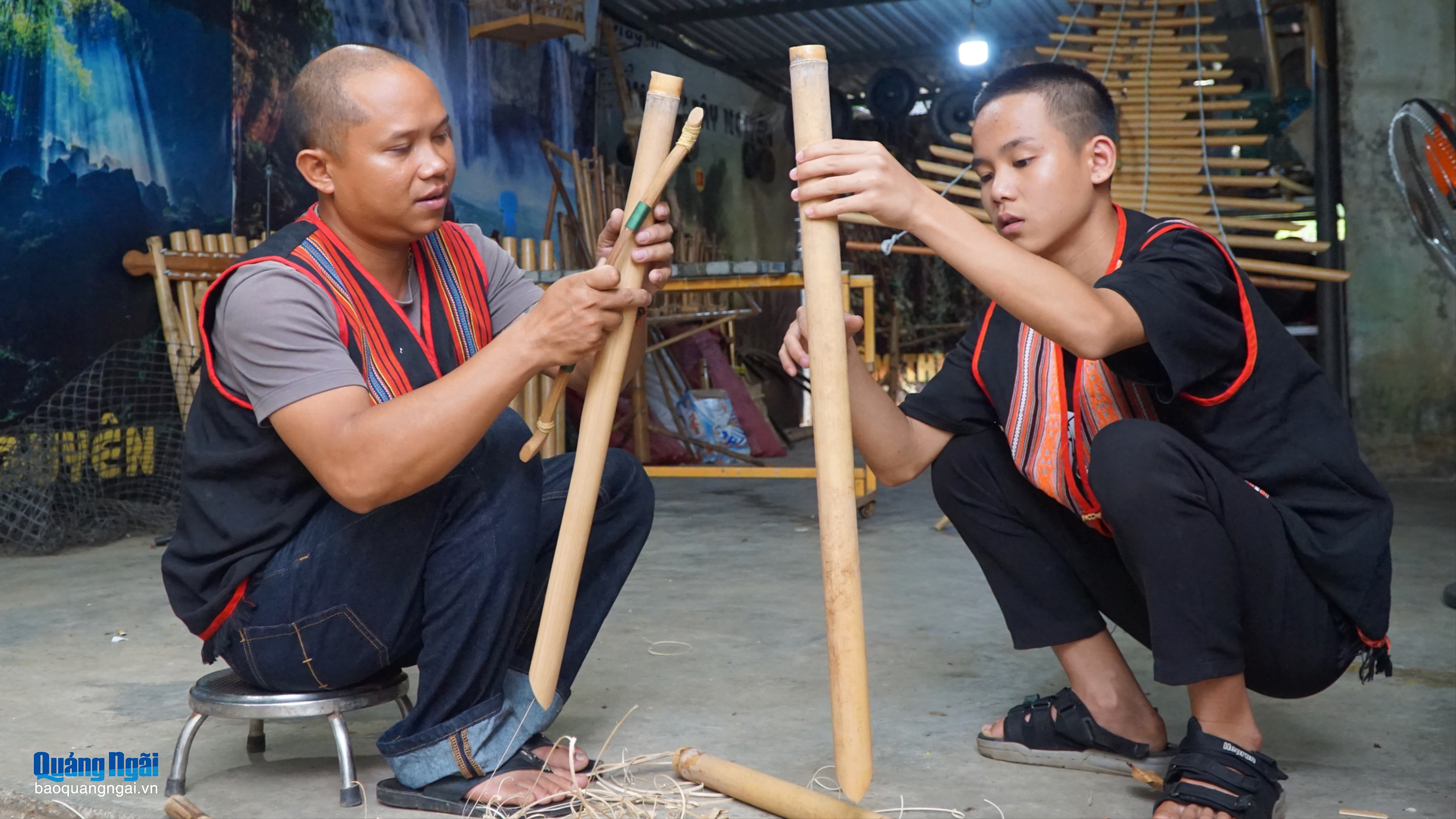 A Huyền với niềm đam mê nhạc cụ dân tộc