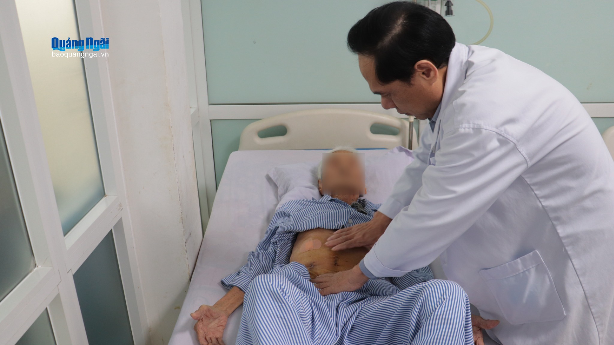 Phẫu thuật nội soi điều trị ung thư dạ dày cho bệnh nhân 103 tuổi