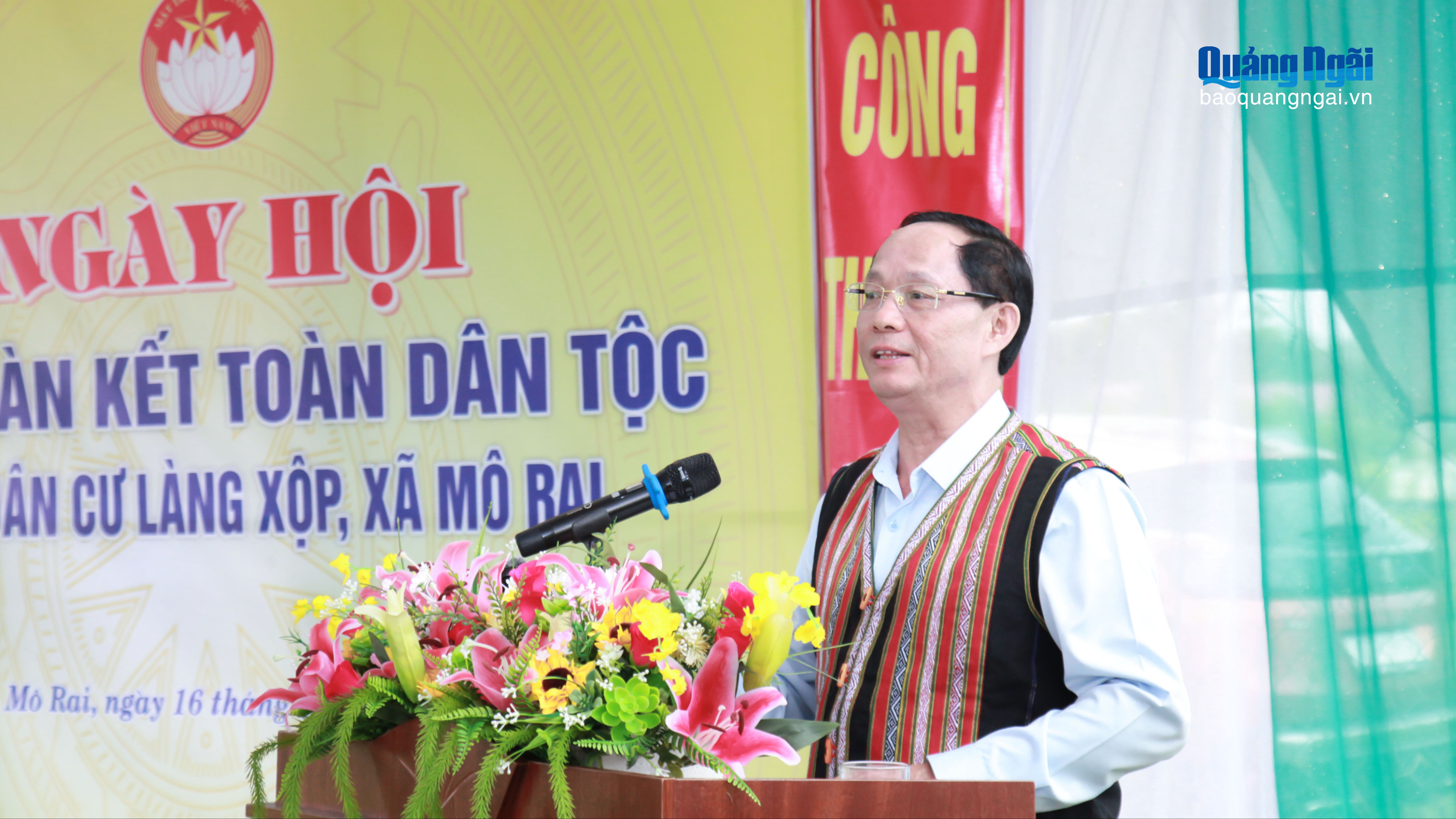 Phó Chủ tịch Quốc hội Trần Quang Phương dự Ngày hội Đại đoàn kết tại Làng Xộp