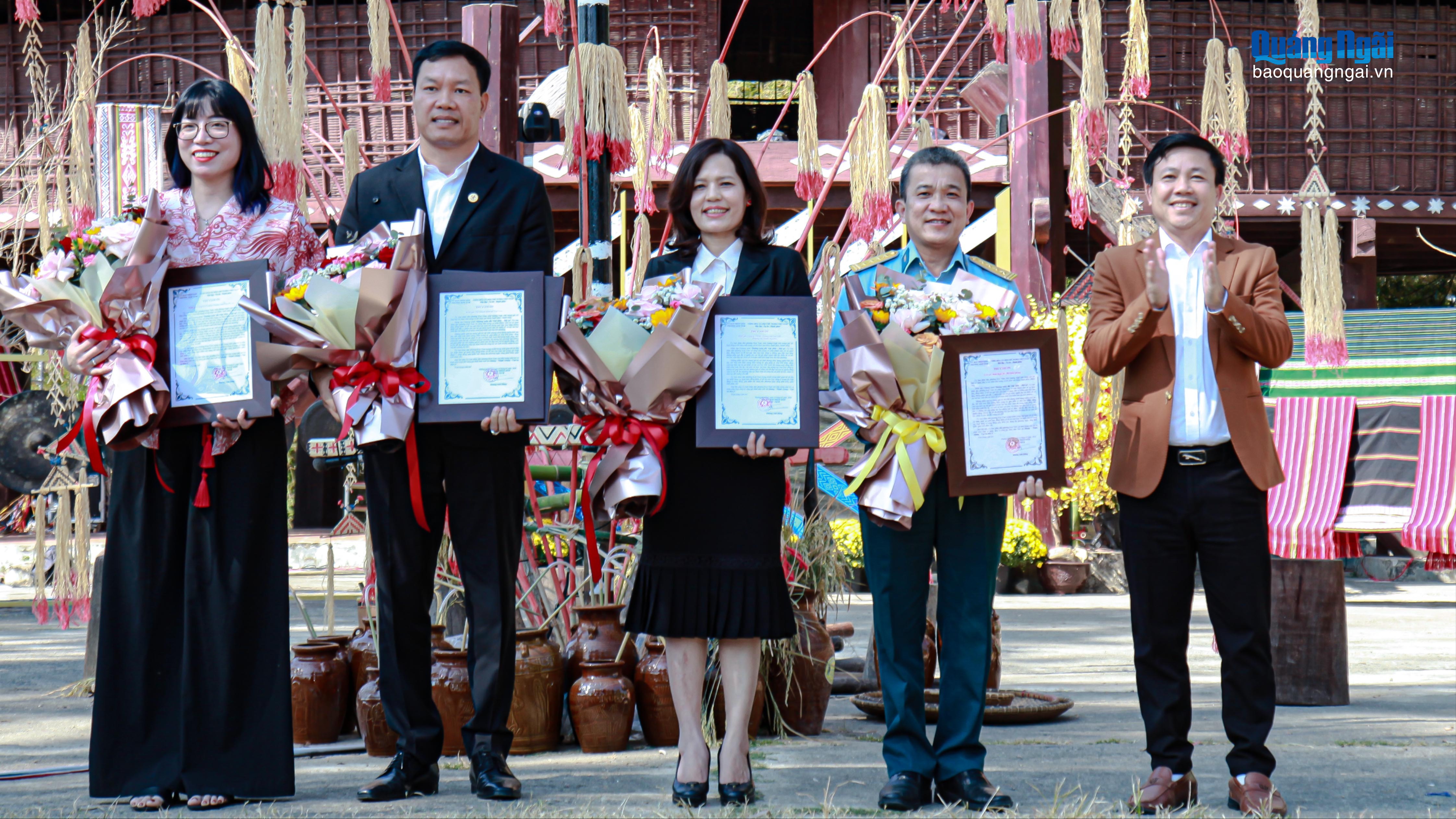 Khai mạc Phiên chợ 0 đồng Đường Xuân Đất Việt 2026