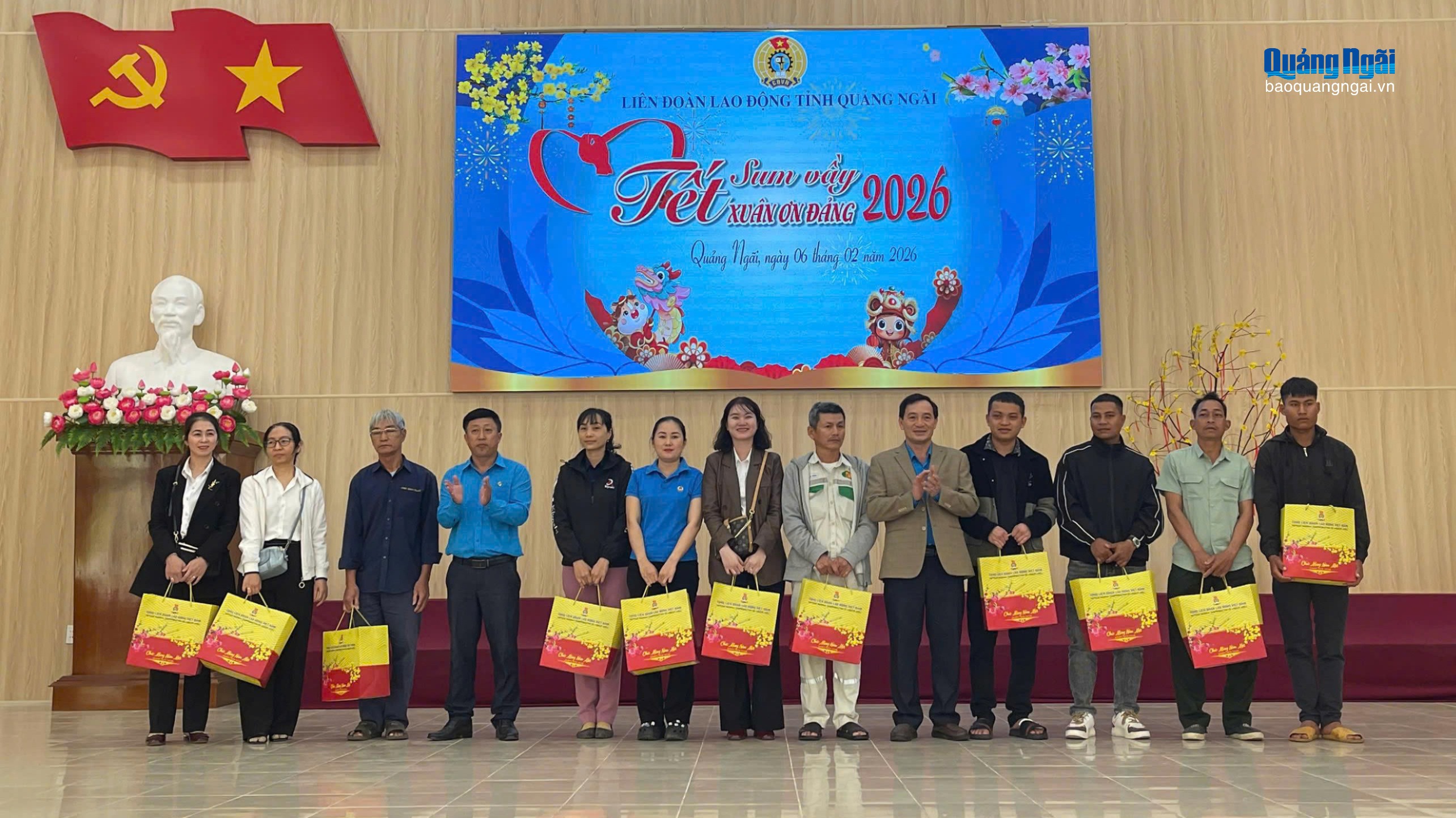 Liên đoàn Lao động tỉnh trao quà Tết cho đoàn viên, người lao động hoàn cảnh khó khăn